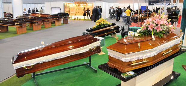 Приватни погребници очајни: Сахраниће нас монополисти